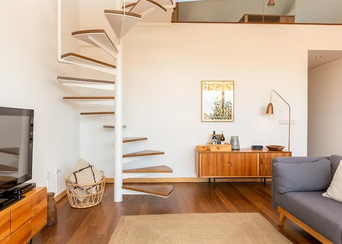 Sunny Loft In Downtown Porto With Private Parking