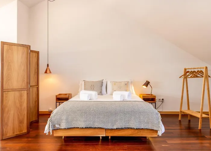 Sunny Loft In Downtown Porto With Private Parking